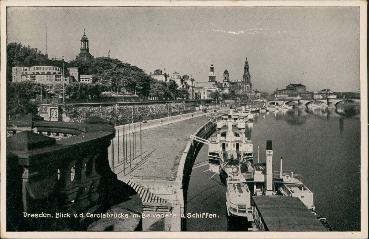zoom: Image side vintage Postcard from 1938: Blick von der Carolabrücke mit Belvedere und Schiffen:: Dresden