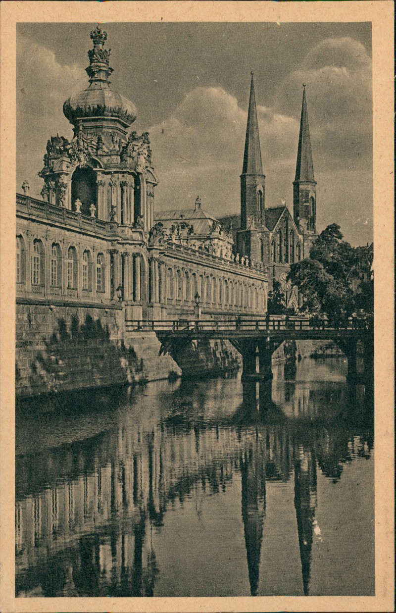 vergrößern: Bildseite historische Ansichtskarte von 1928: Zwinger - Sophienkirche:: Innere Altstadt-Dresden