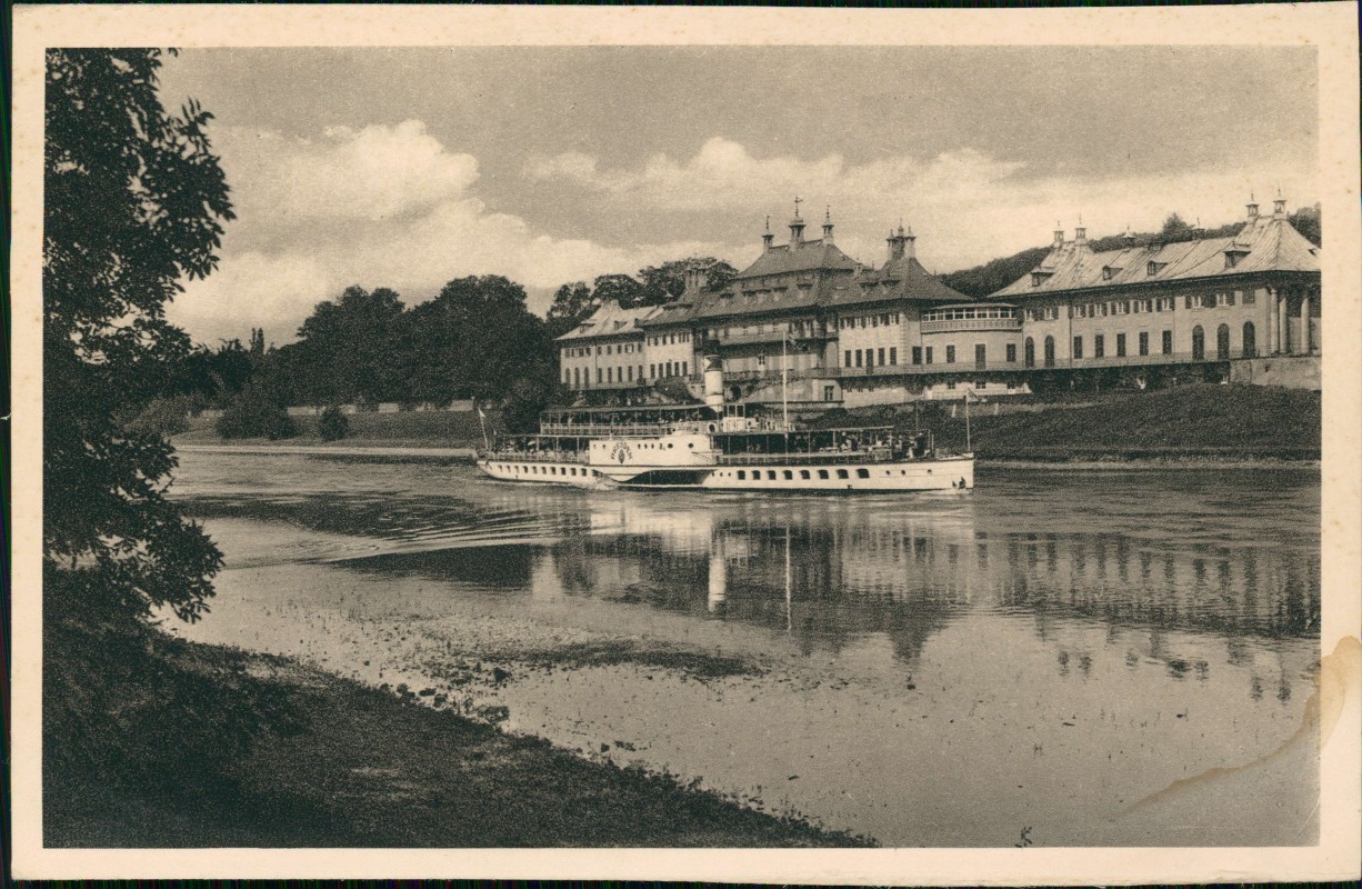 vergrößern: Bildseite historische Ansichtskarte von 1928: Schloss Pillnitz Elbdampfer:: Pillnitz