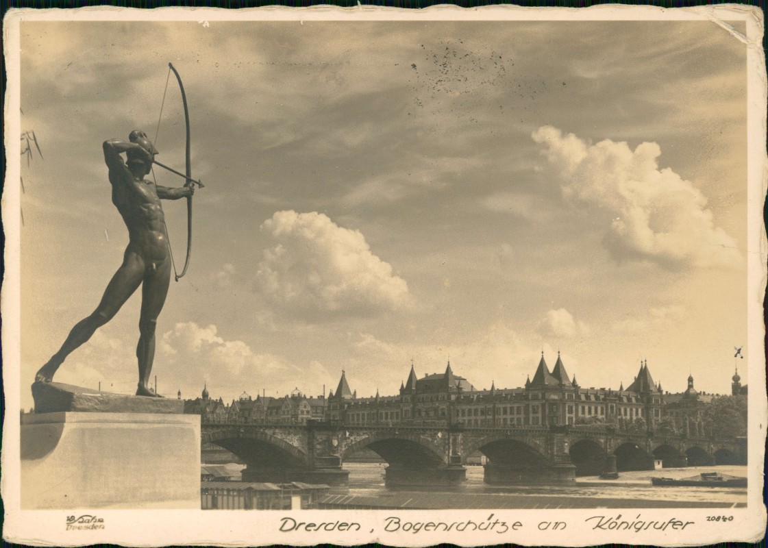 zoom: Image side vintage Postcard from 1937: Königsufer Bogenschütze:: Dresden
