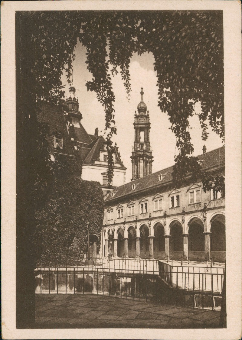 zoom: Image side vintage Postcard from 1940: Stallhof und Hofkirche:: Innere Altstadt-Dresden