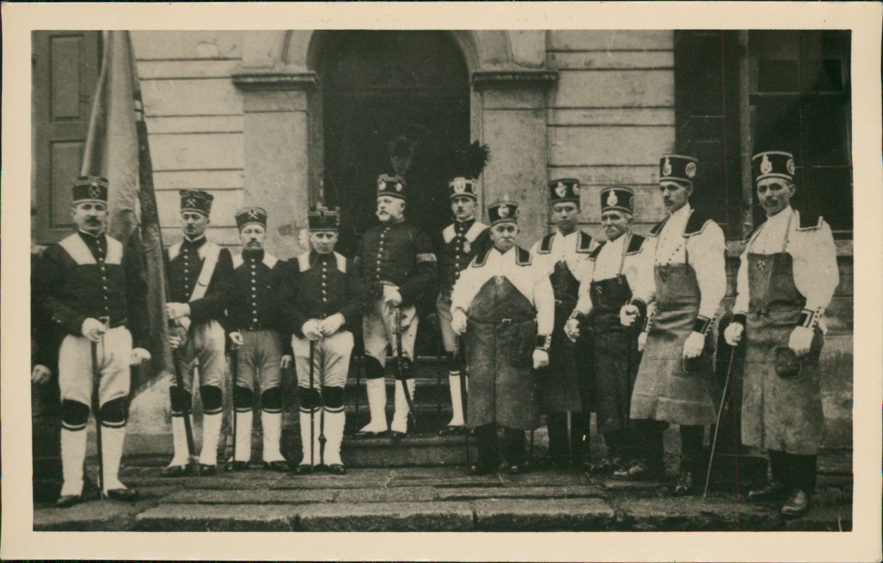 zoom: Image side vintage Postcard from 1957: Bergbau Bergleute in Uniform Bergparade::