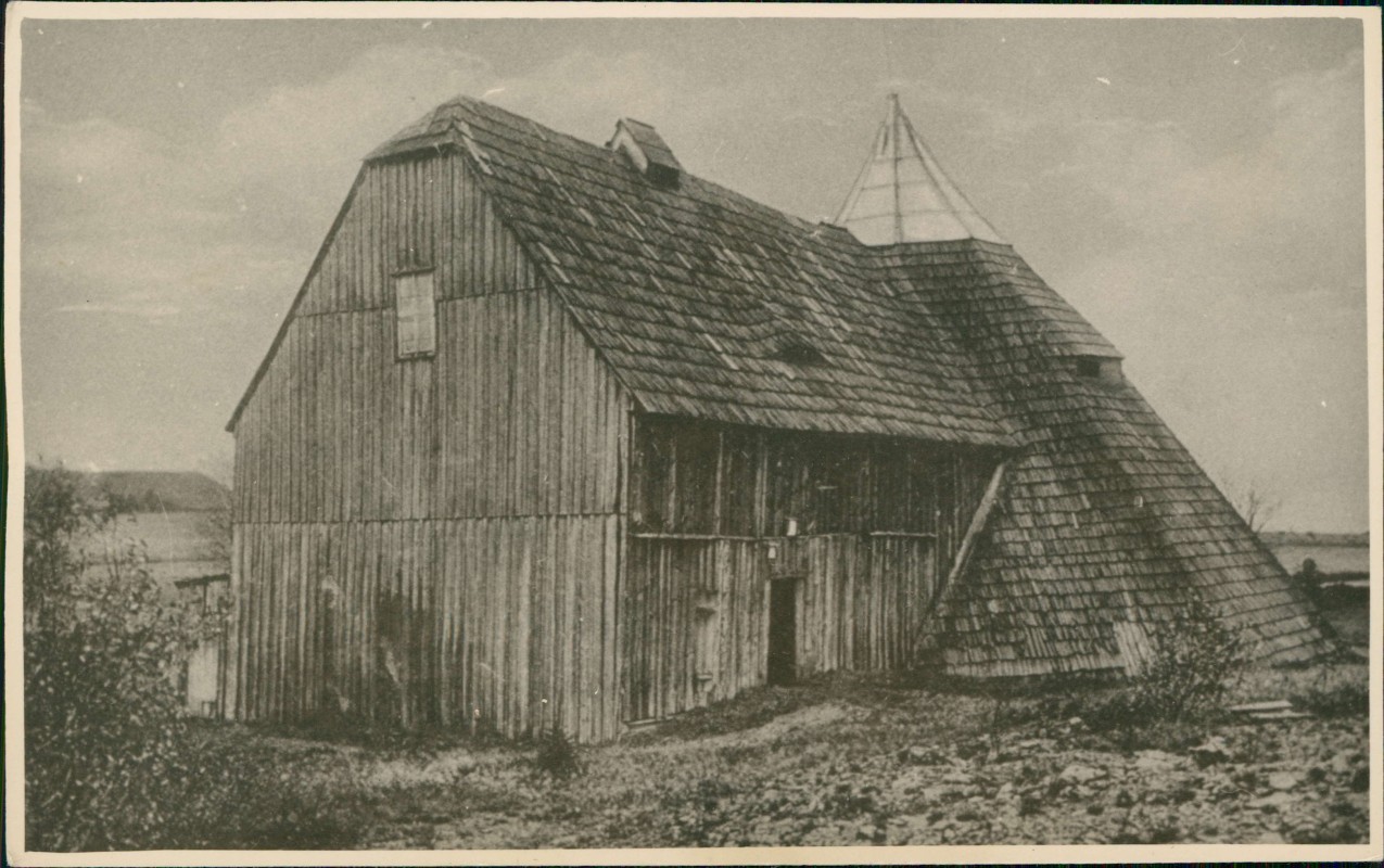 zoom: Image side vintage Postcard from 1950: Historische hölzerne Darre mit Scheune::