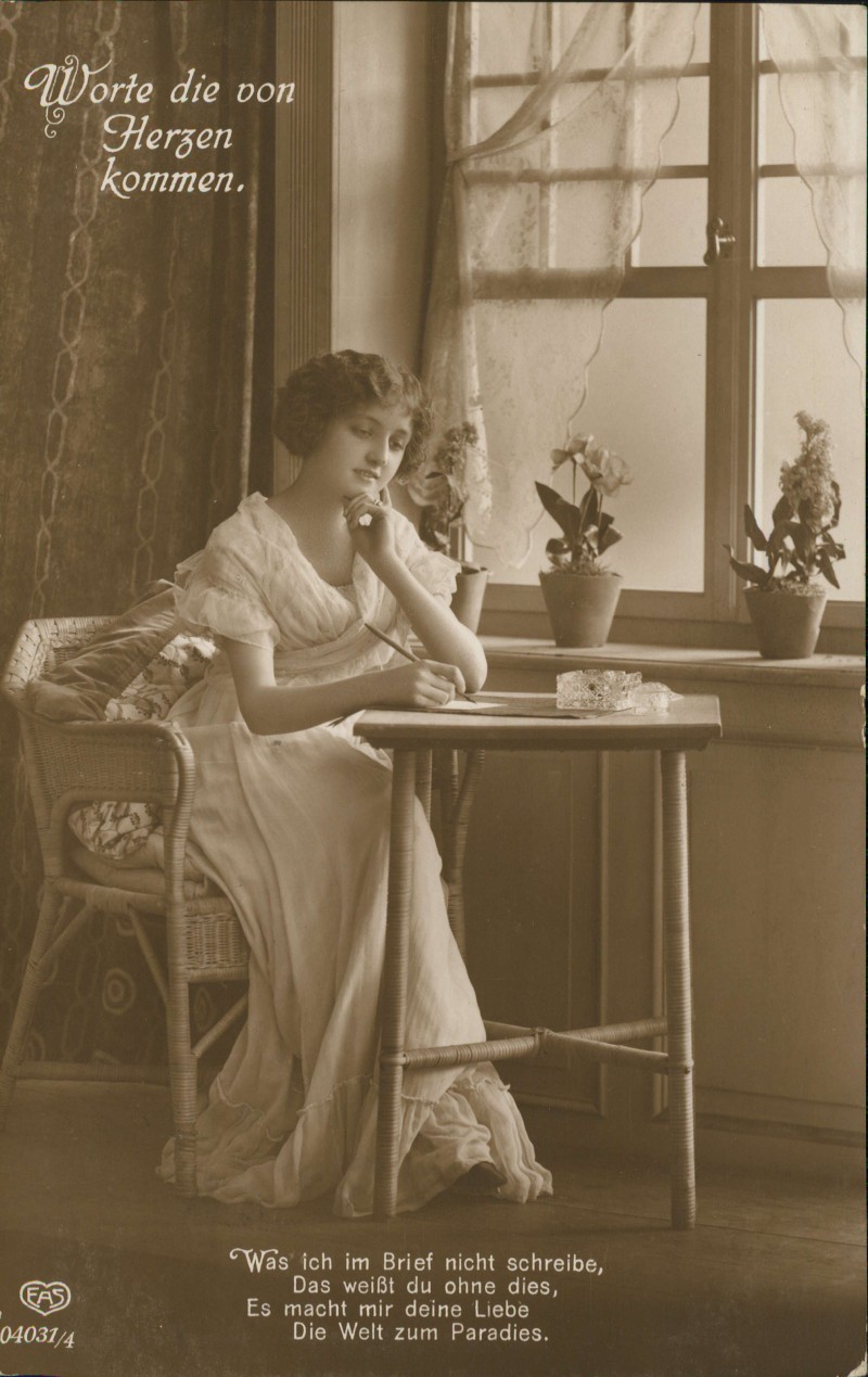 zoom: Image side vintage Postcard from 1916: Fotokunst schöne Frau am Tisch Worte die von Herzenkommen.::