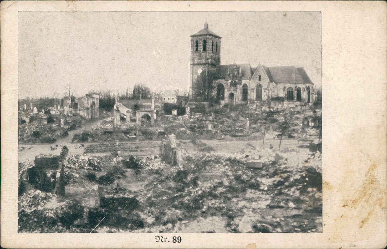 zoom: Image side vintage Postcard from 1918: Zerstörte Kirche und Trümmerfeld im Ersten Weltkrieg::