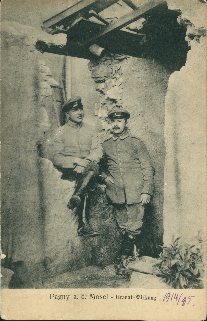 vergrößern: Bildseite historische Ansichtskarte von 1915: Militär 1. WK Soldaten vor Grantenloch:: Pagny