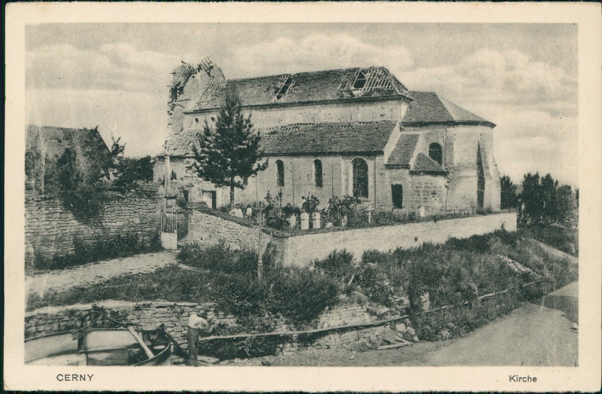 vergrößern: Bildseite historische Ansichtskarte von 1918: Partie an der Kirche:: Cerny b. Étampes