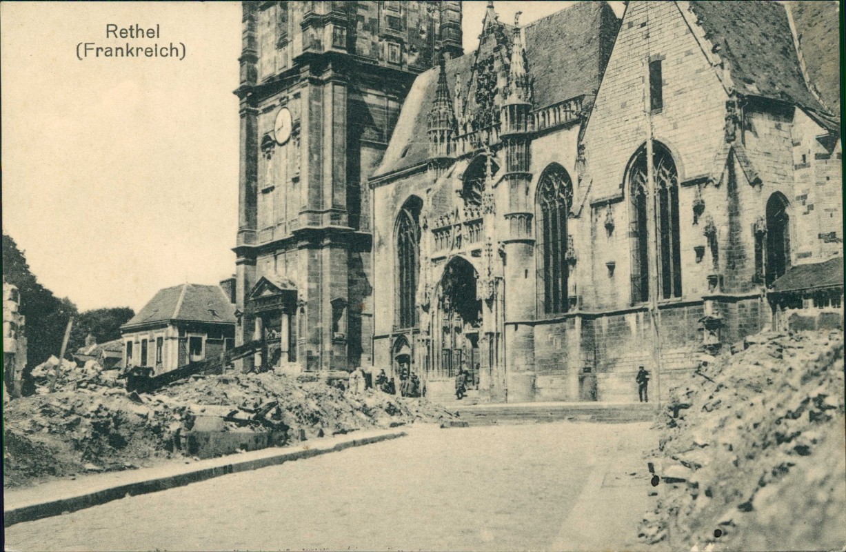 vergrößern: Bildseite historische Ansichtskarte von 1916: Partie an der Kirche WK1 Militär:: Rethel