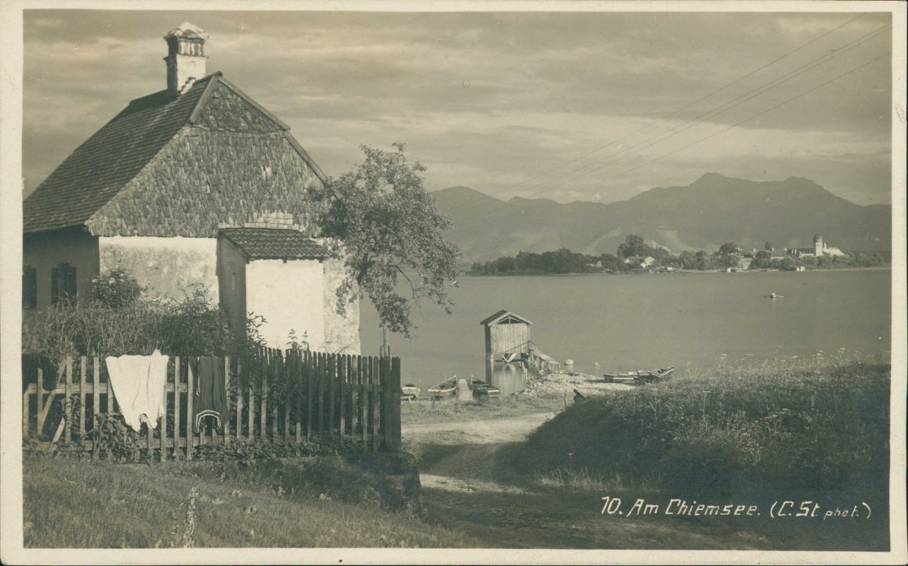 vergrößern: Bildseite historische Ansichtskarte von 1920: Haus und Anlegestelle am Chiemsee Stimmungsbild Fotokarte:: Chiemsee