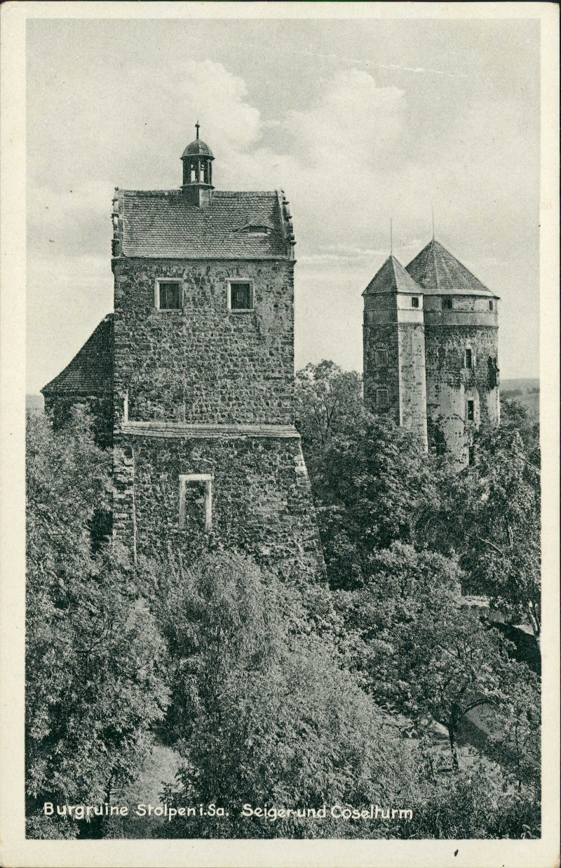 vergrößern: Bildseite historische Ansichtskarte von 1932: Burgruine Seiger und Coselturm:: Stolpen