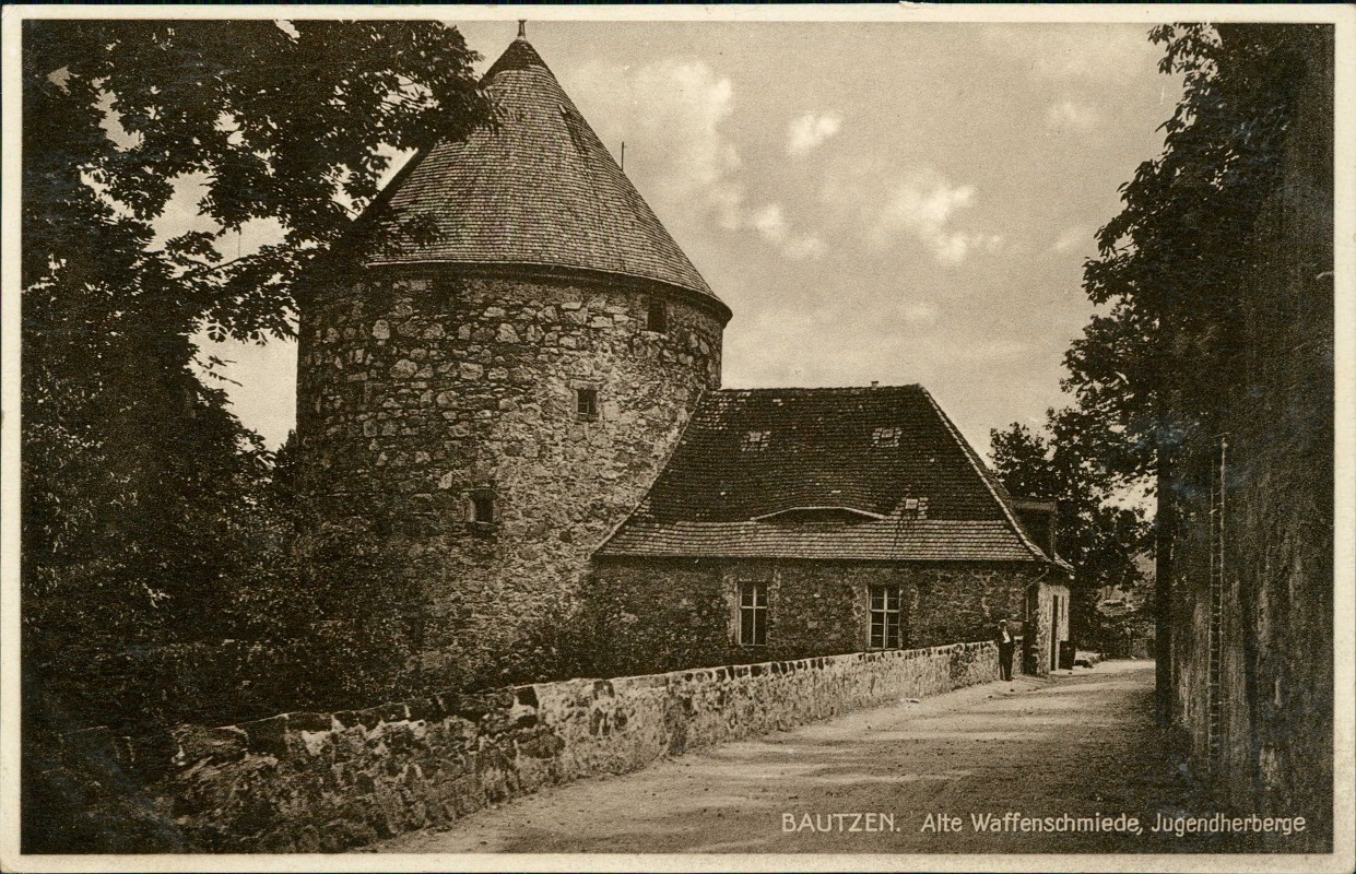 zoom: Image side vintage Postcard from 1932: Alte Waffenschmiede, Jugendherberge:: Bautzen