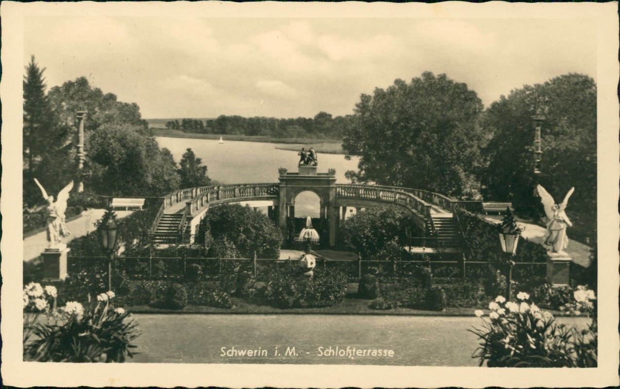 zoom: Image side vintage Postcard from 1942: Schweriner Schloss Schloßterrasse:: Schwerin
