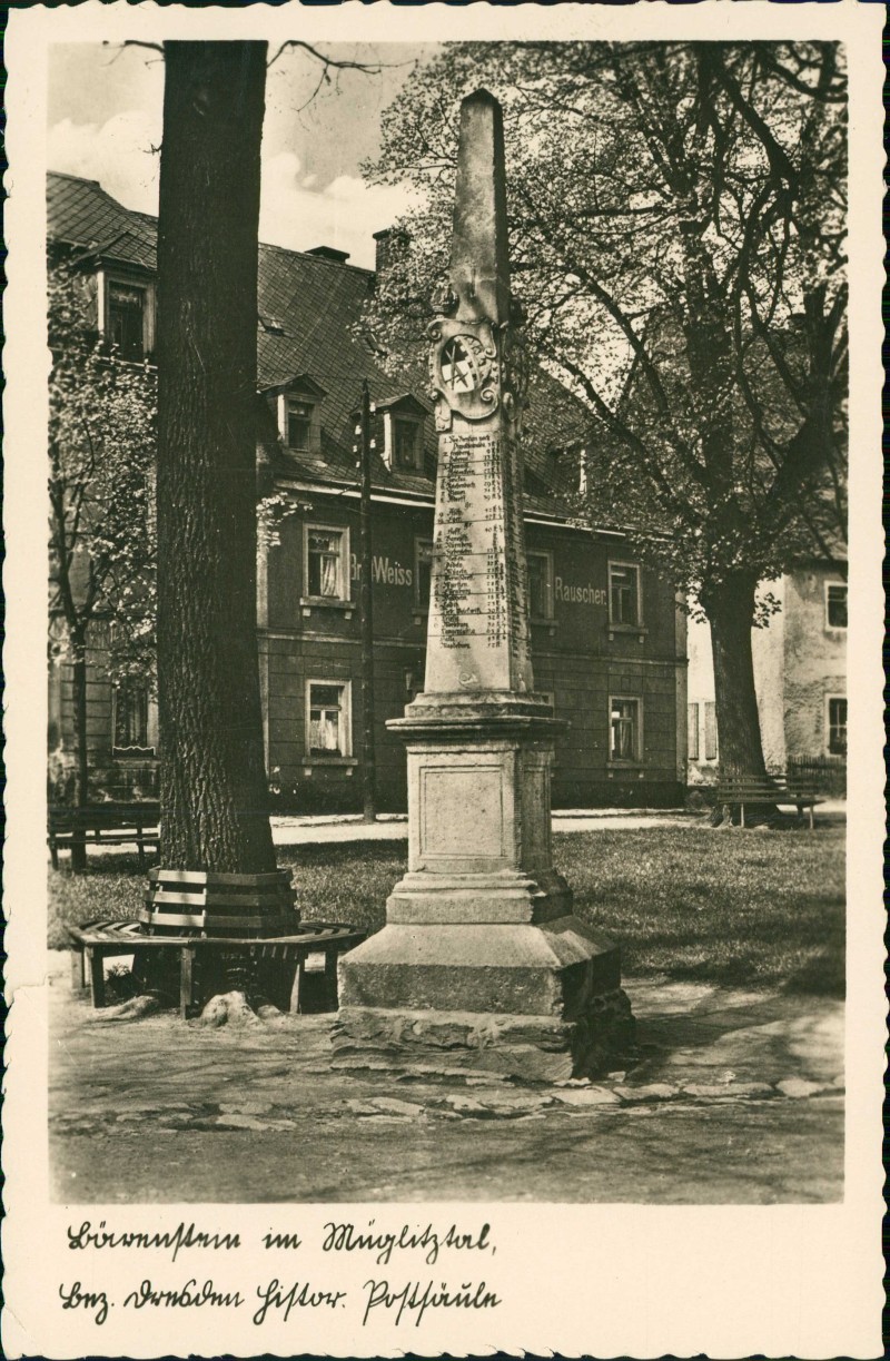 vergrößern: Bildseite historische Ansichtskarte von 1934: Marktplatz Postsäule:: Lauenstein (Erzgebirge)-Altenberg (Erzgebirge)