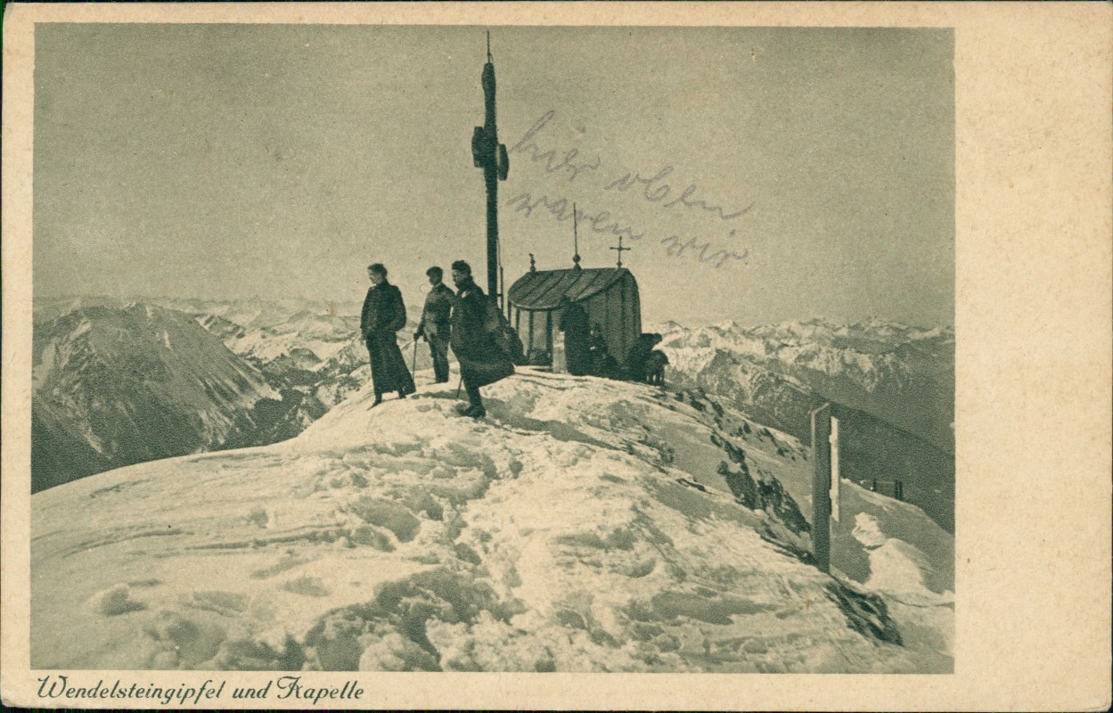 vergrößern: Bildseite historische Ansichtskarte von 1921: Wendelsteingipfel und Kapelle Bergsteiger:: Bayrischzell