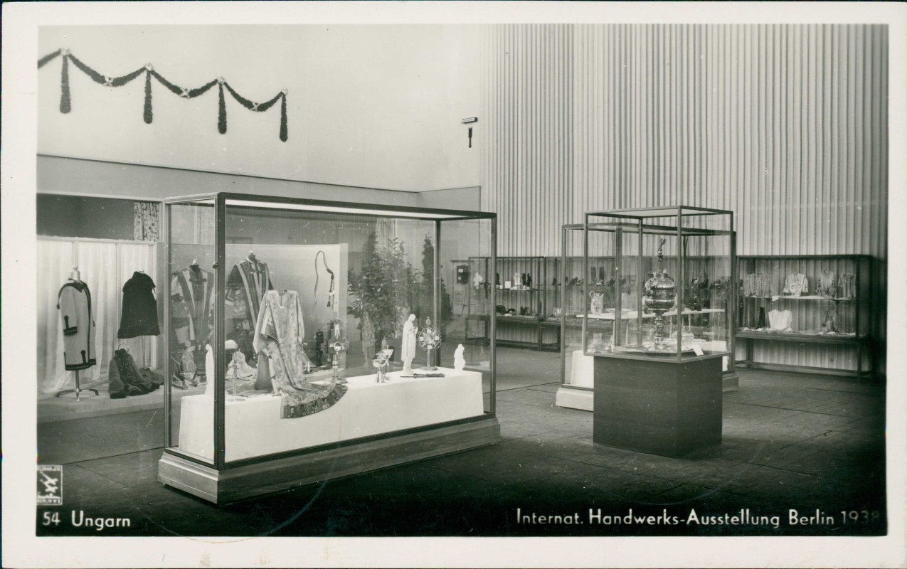 zoom: Image side vintage Postcard from 1938: Internationale Handwerksausstellung Ungarn Halle:: Berlin