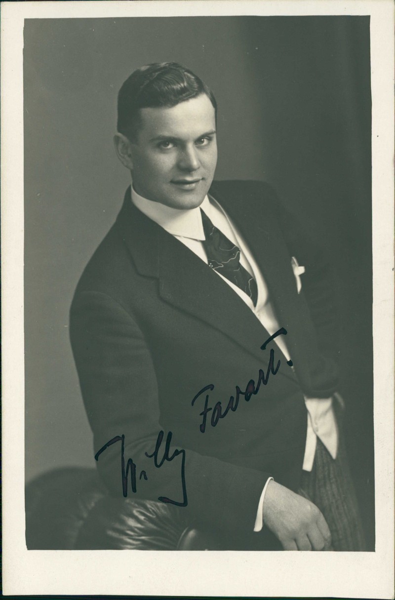vergrößern: Bildseite historische Ansichtskarte von 1929: Willy Favart Schauspieler Operetten-Sänger Autogramm::