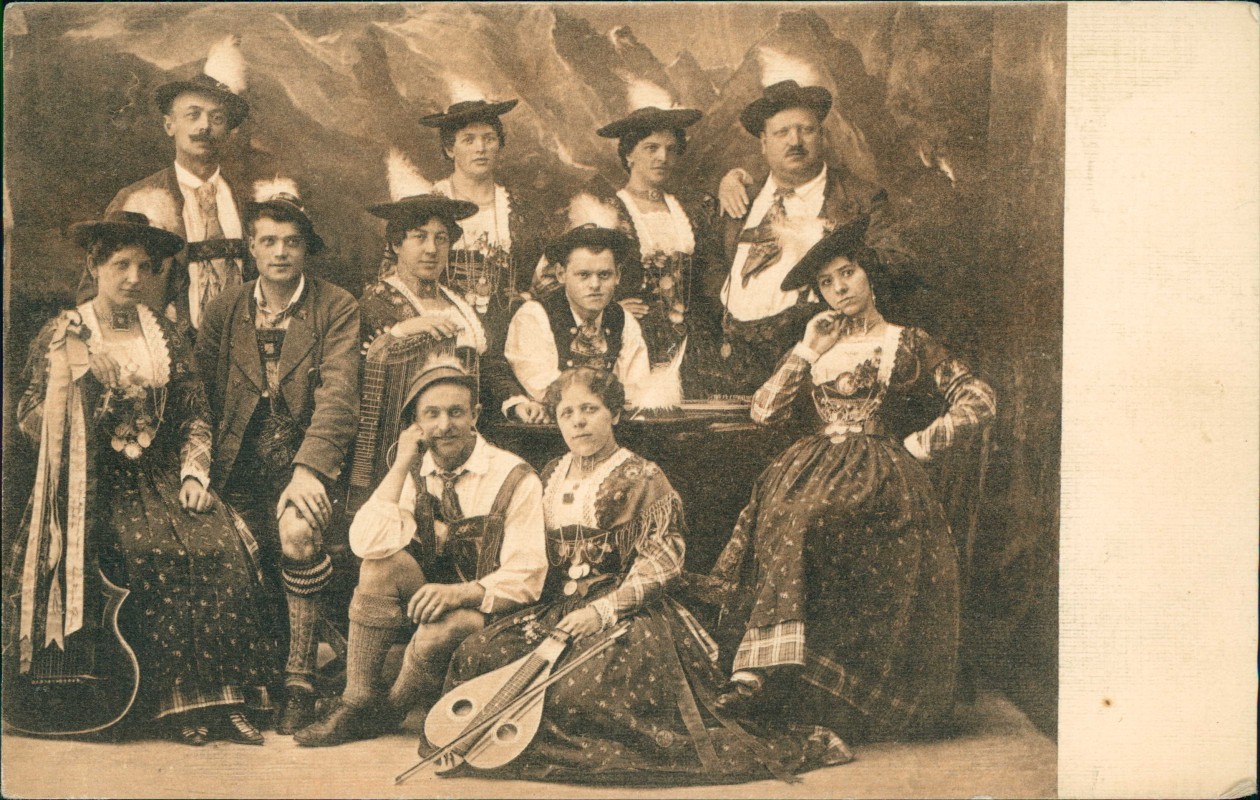 vergrößern: Bildseite historische Ansichtskarte von 1909: Oberbayrische Sänger- und Schuhplattlertruppe Dir. S. Klotz:: Garmisch-Partenkirchen