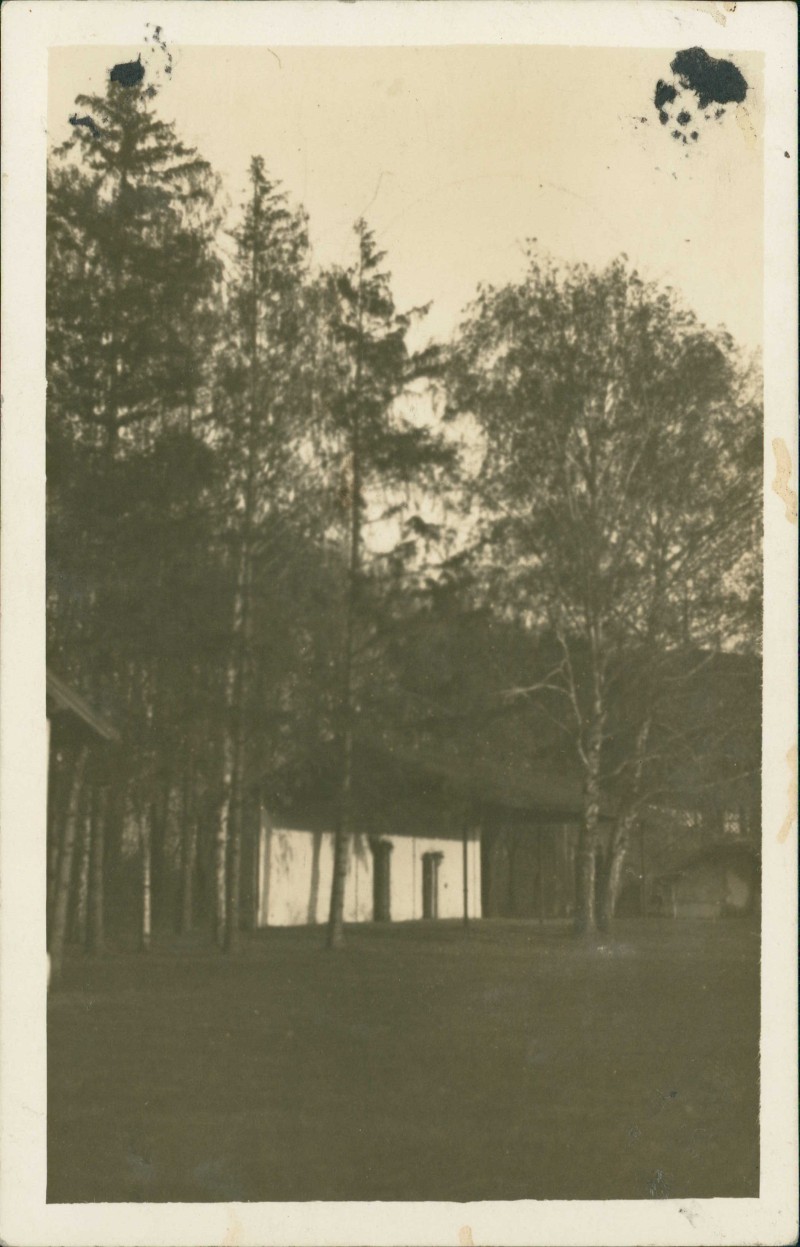vergrößern: Bildseite historische Ansichtskarte von 1939: Hütten im Wald:: Pressburg