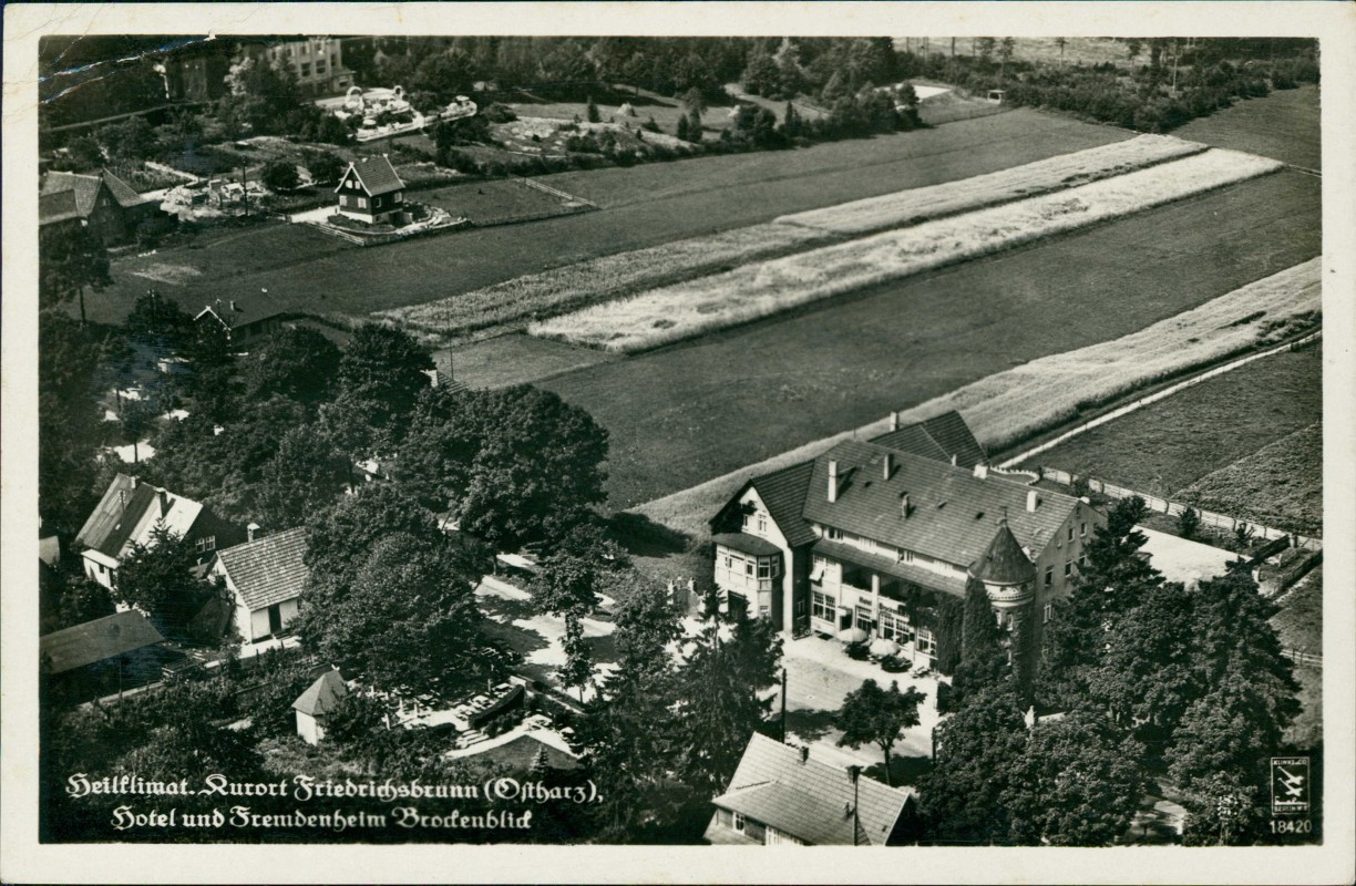 vergrößern: Bildseite historische Ansichtskarte von 1938: Luftbild Hotel Brockenblick:: Friedrichsbrunn