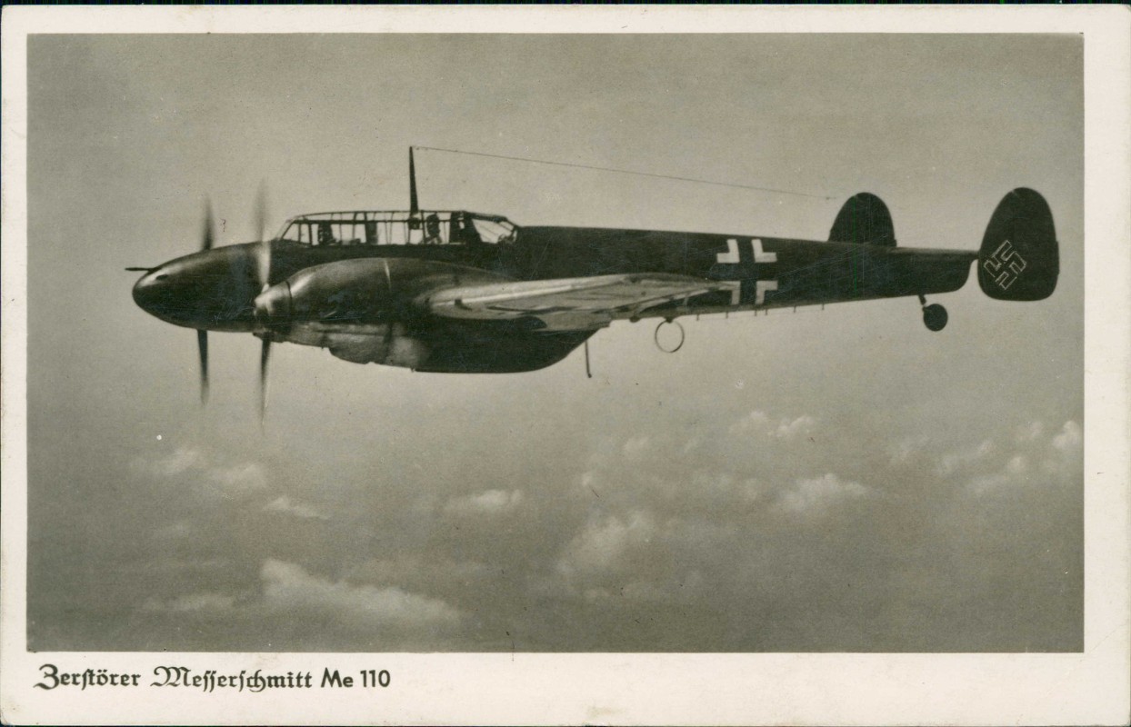 vergrößern: Bildseite historische Ansichtskarte von 1941: Flugwesen: Militär Zerstörer Messerschmitt Me 110::