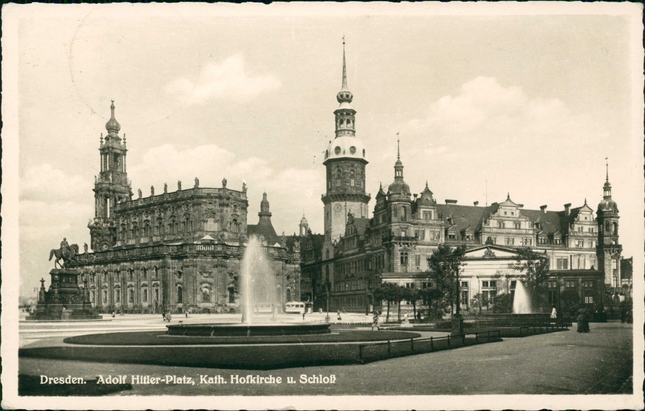 vergrößern: Bildseite historische Ansichtskarte von 1939: Dresdner Residenzschloss Theaterplatz:: Innere Altstadt-Dresden