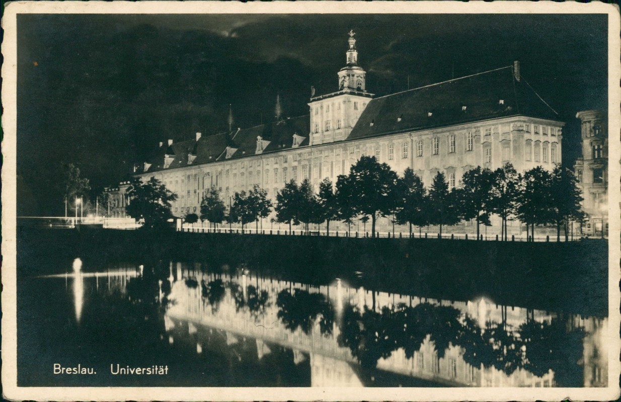 vergrößern: Bildseite historische Ansichtskarte von 1940: Universität beleuchtet bei Nacht:: Breslau