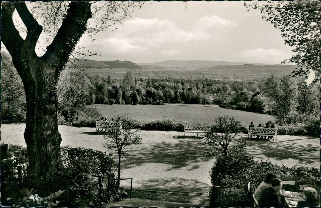vergrößern: Bildseite historische Ansichtskarte von 1961: Blick von der Bomberg-Terrasse:: Bad Pyrmont