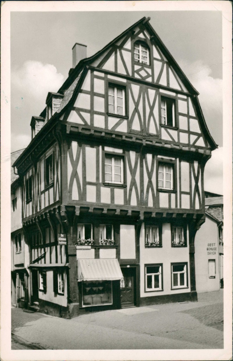 zoom: Image side vintage Postcard from 1963: Fachwerkhaus - Ladengeschäft Fotokarte:: Boppard