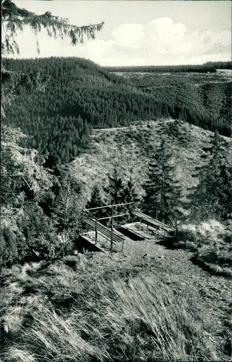 vergrößern: Bildseite historische Ansichtskarte von 1968: Oberharz und Wintersportplatz An der Roẞtrappe:: Sankt Andreasberg-Braunlage