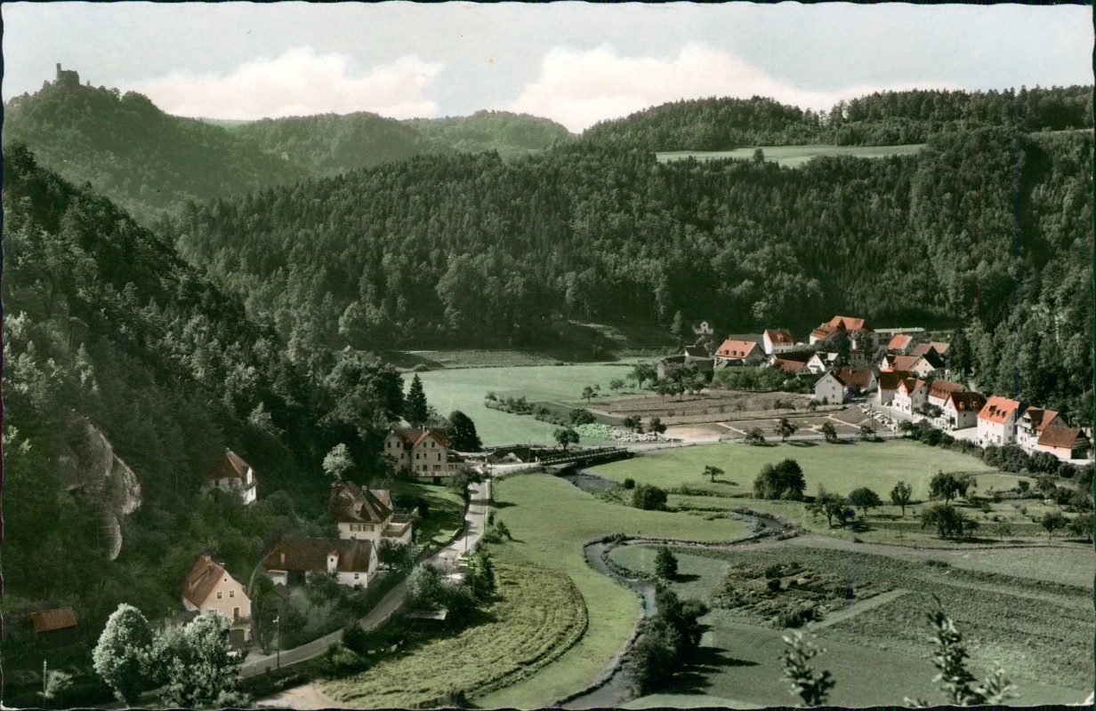 vergrößern: Bildseite historische Ansichtskarte von 1961: Blick auf Stadt und Schwimmbad Colorfotokarte:: Behringersmühle-Gößweinstein