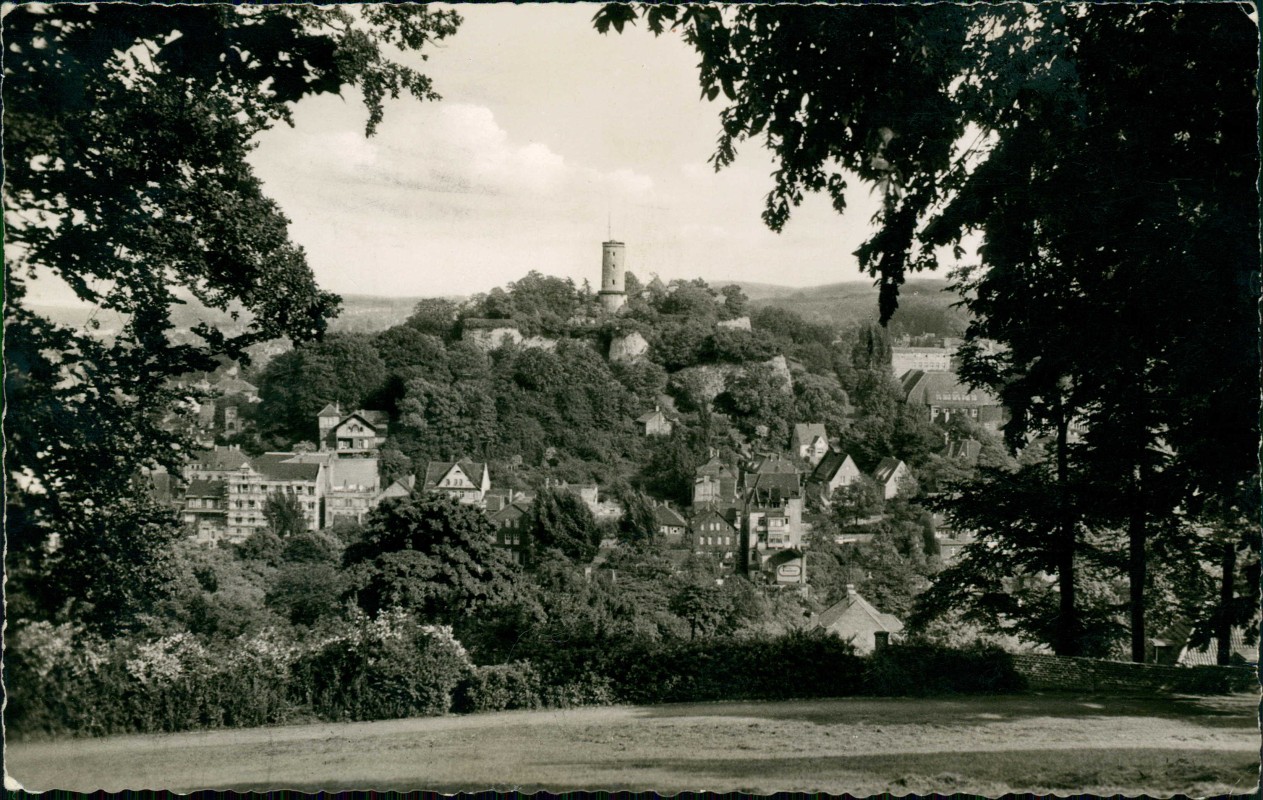 vergrößern: Bildseite historische Ansichtskarte von 1956: Burg Sparrenburg vom Johannisberg gesehen:: Bielefeld