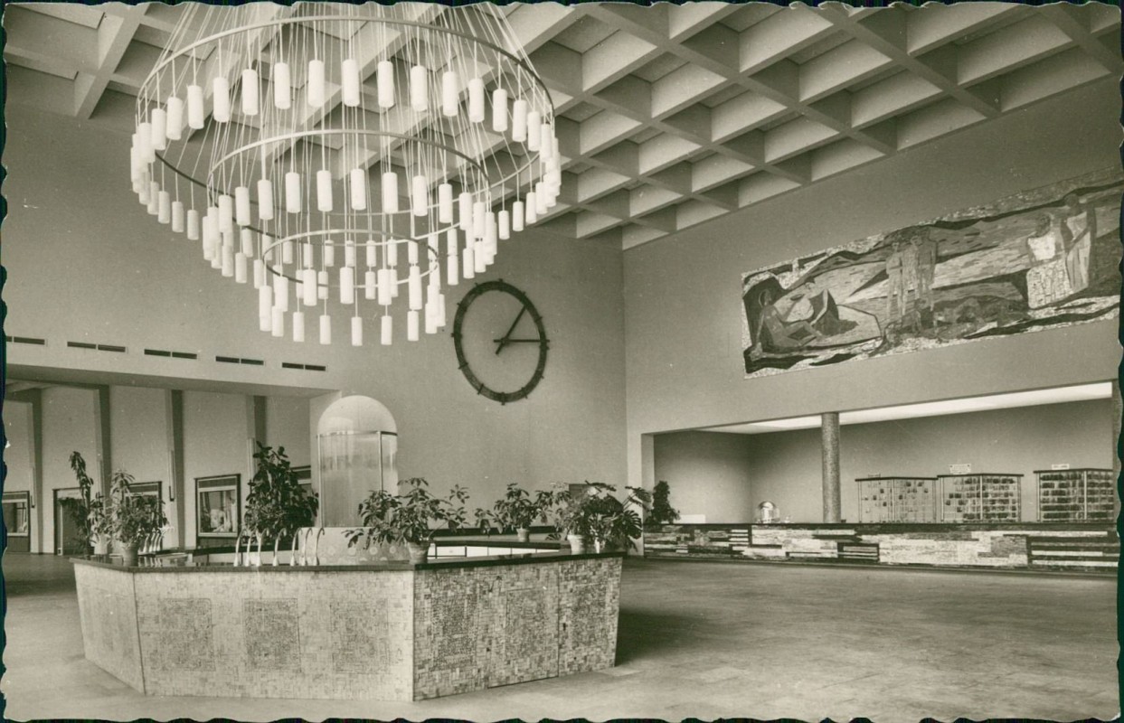 zoom: Image side vintage Postcard from 1969: In der Wandelhalle:: Bad Salzuflen