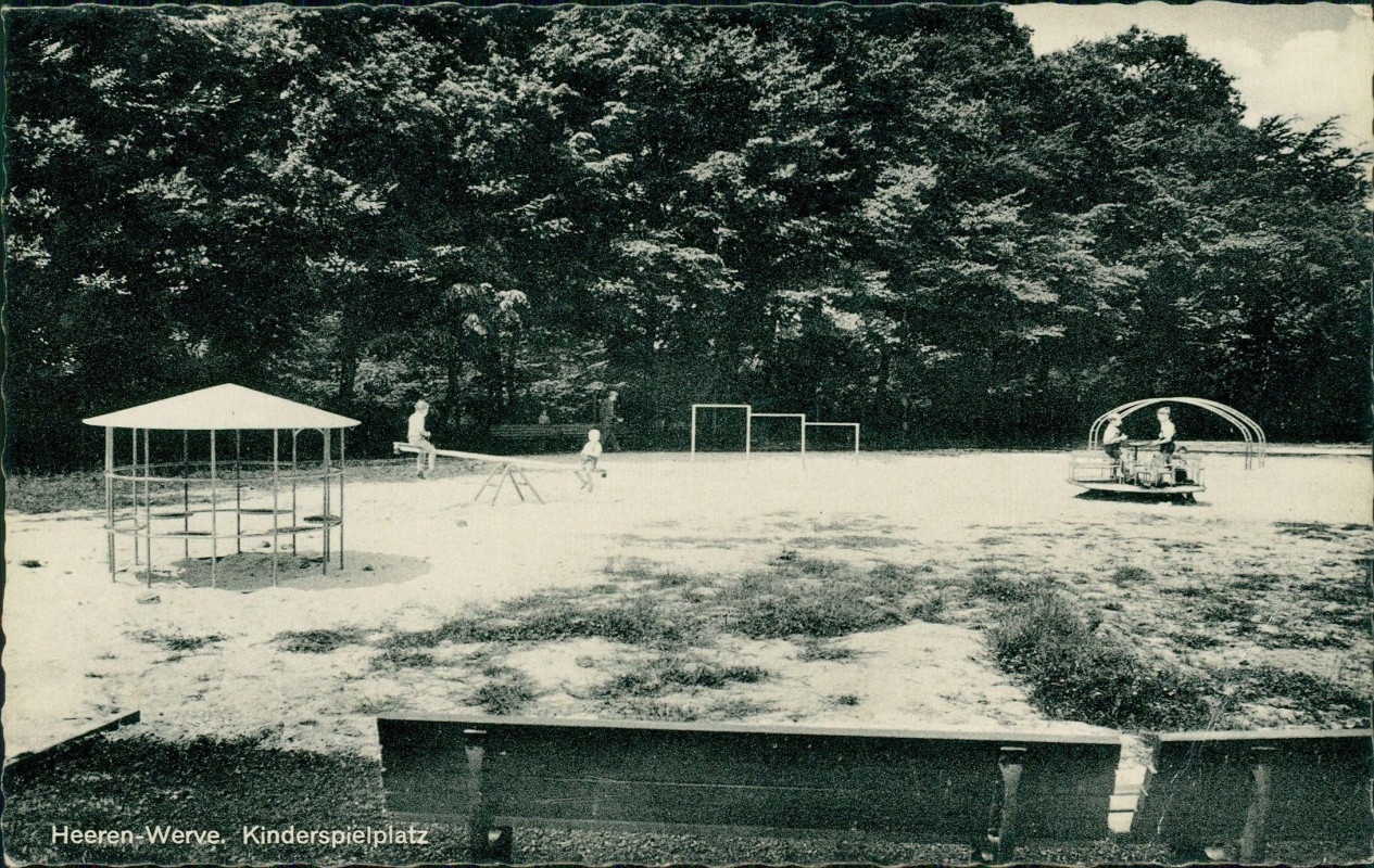 vergrößern: Bildseite historische Ansichtskarte von 1964: Kinderspielplatz:: Heeren-Werve-Kamen (Westfalen)