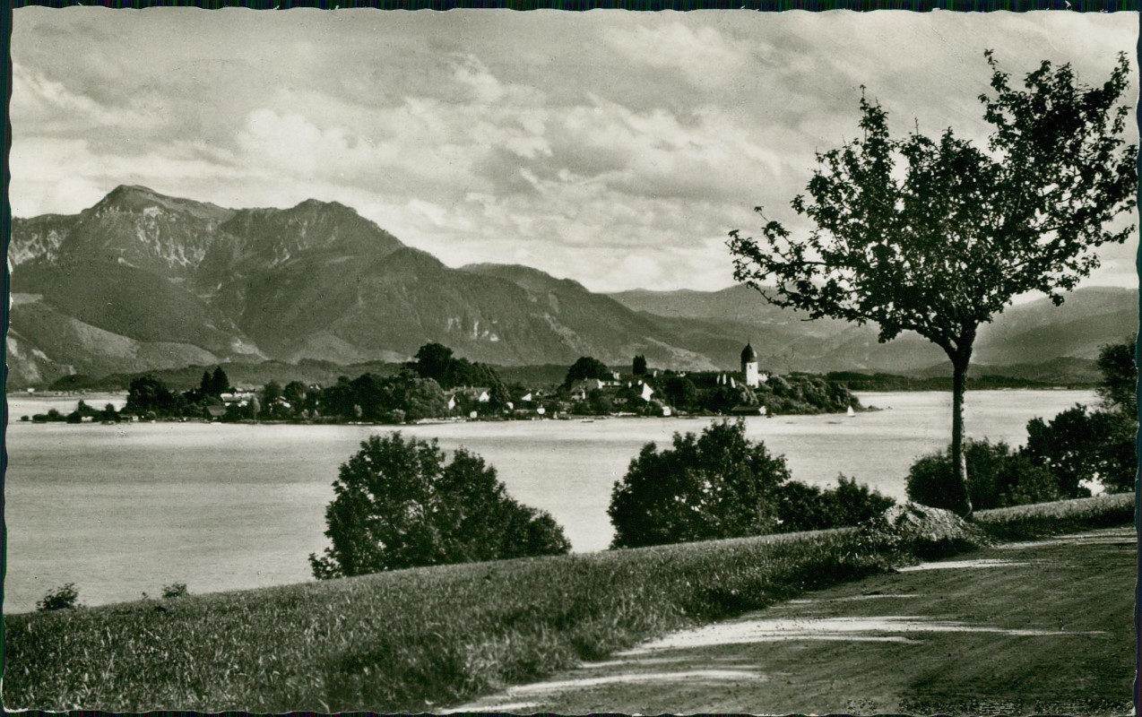 vergrößern: Bildseite historische Ansichtskarte von 1974: Blick auf die Fraueninsel - Chiemsee Fotokarte:: Chiemsee