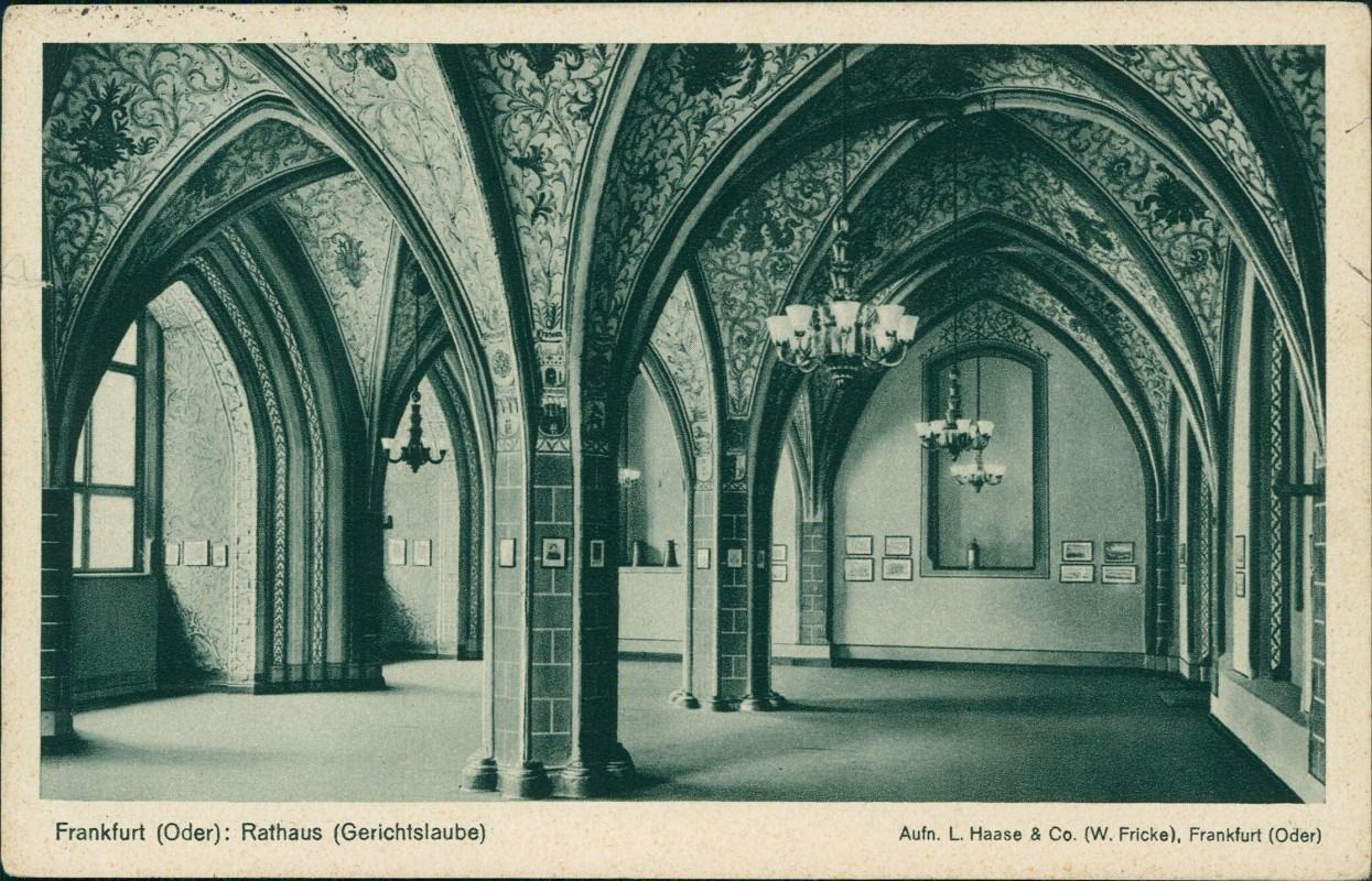 zoom: Image side vintage Postcard from 1930: Rathaus - Gerichtslaube:: Frankfurt (Oder)