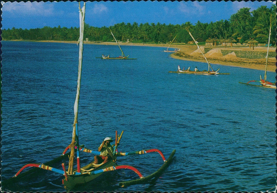 vergrößern: Bildseite historische Ansichtskarte von 1980: The palm-swaying Janur Beach:: _Allgemein