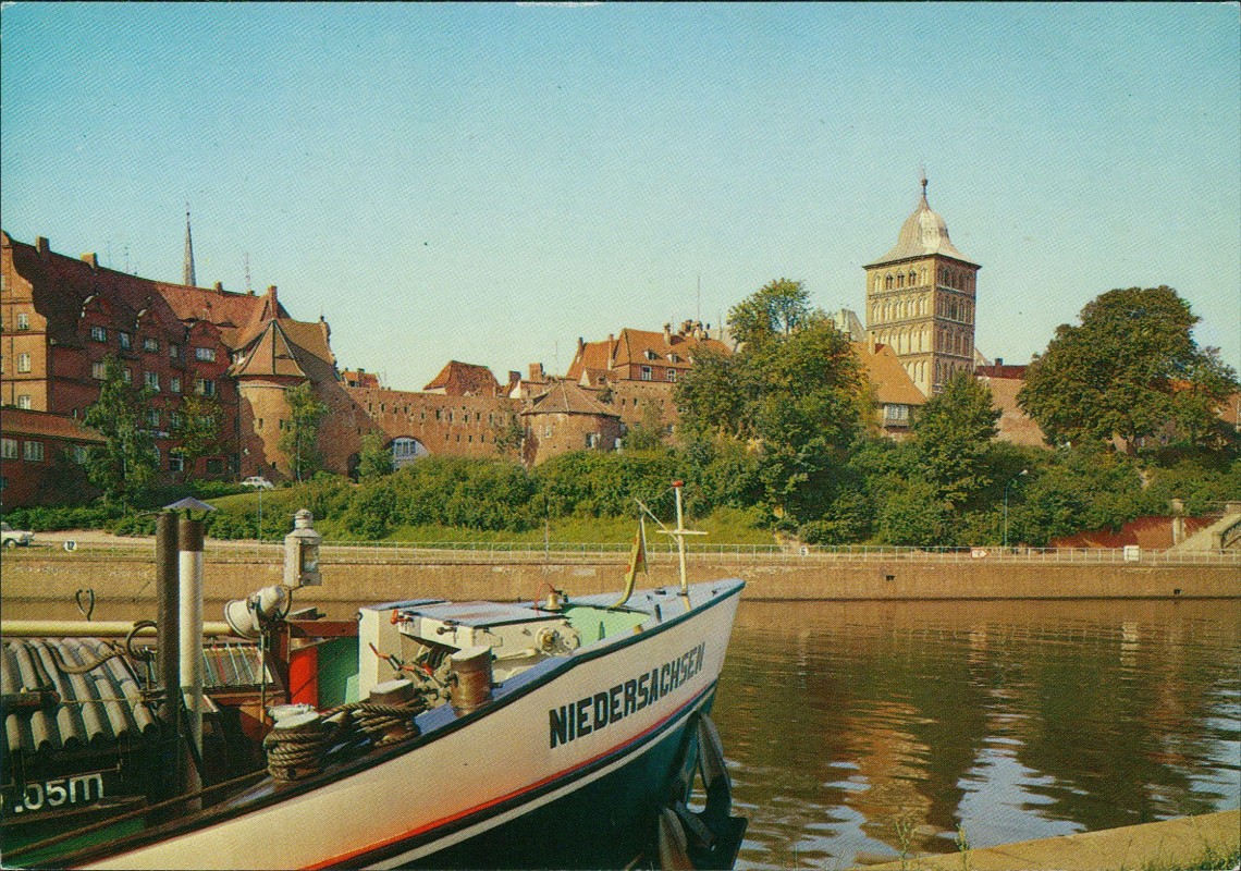 vergrößern: Bildseite historische Ansichtskarte von 1980: Borgtor Lübeck Niedersachsen mit Schiff:: Lübeck