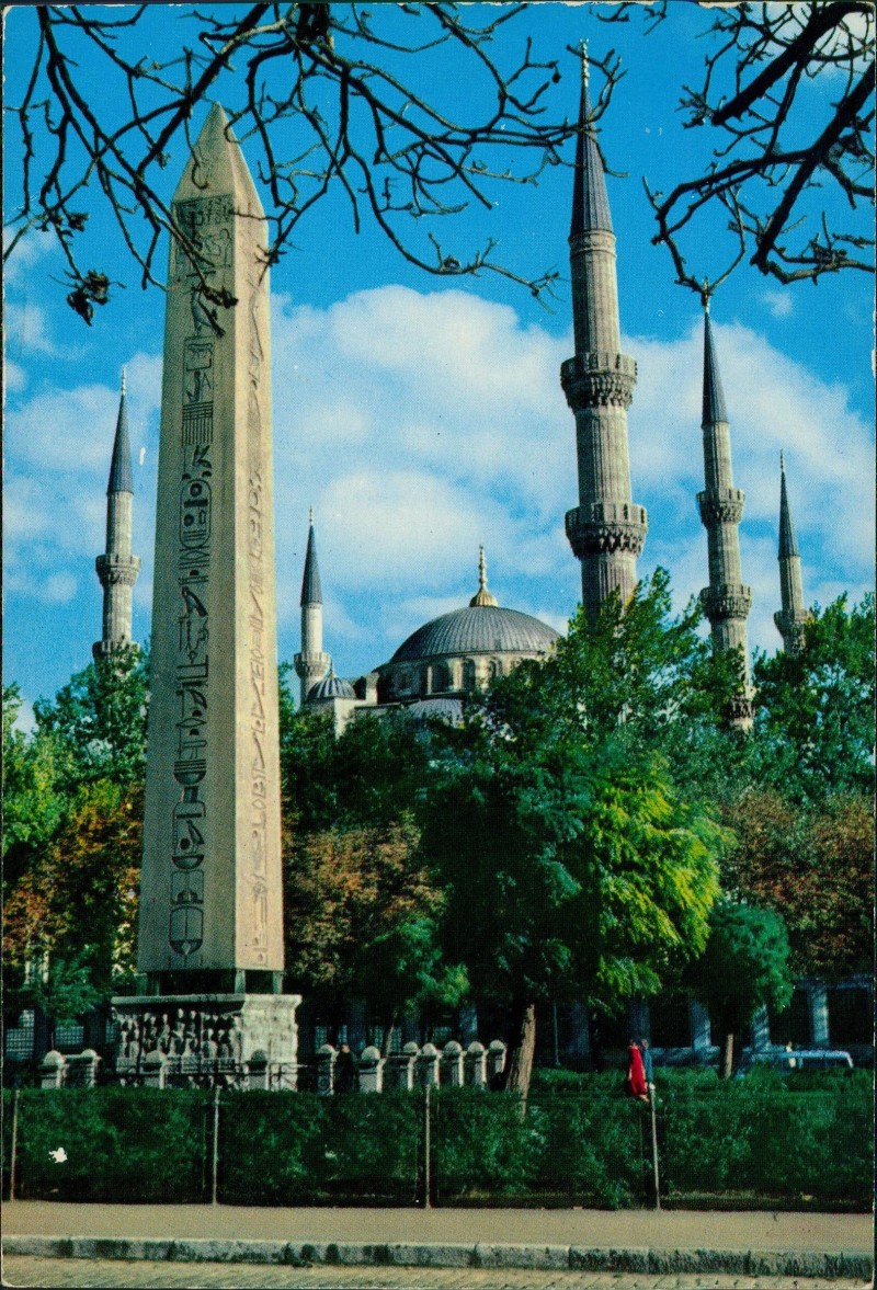 zoom: Image side vintage Postcard from 1980: Ansicht Obelisk aus Aegyptien und Minaretten der Blauen Moschee:: Istanbul