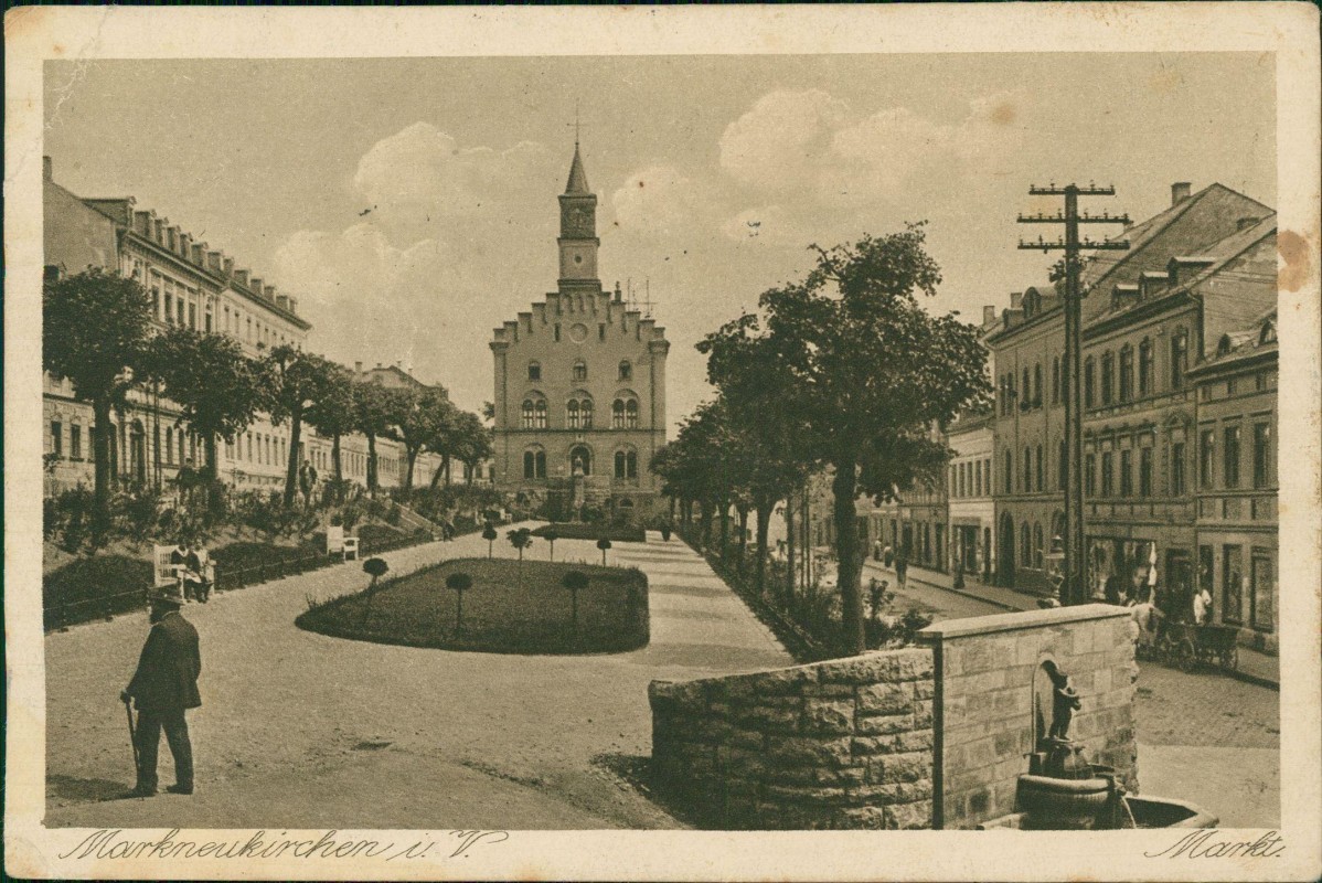 zoom: Image side vintage Postcard from 1922: Markt, belebt:: Markneukirchen