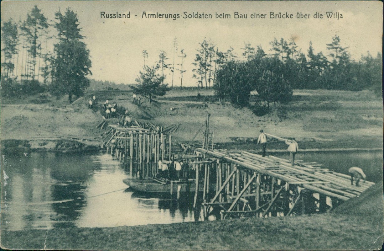 zoom: Image side vintage Postcard from 1917: Soldaten Brücke über die Wilja WK1:: .Russland