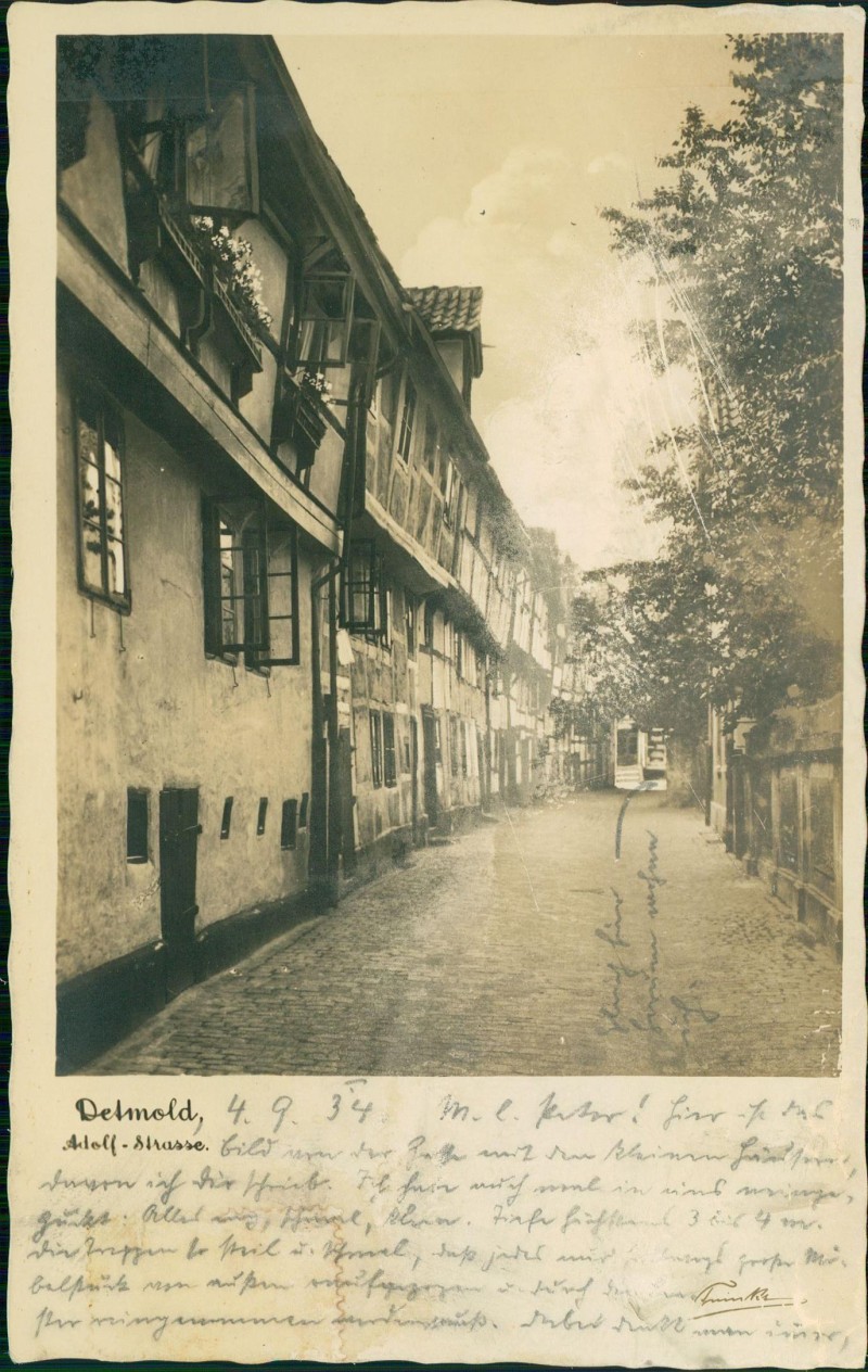 zoom: Image side vintage Postcard from 1934: Adolf-Straße:: Detmold