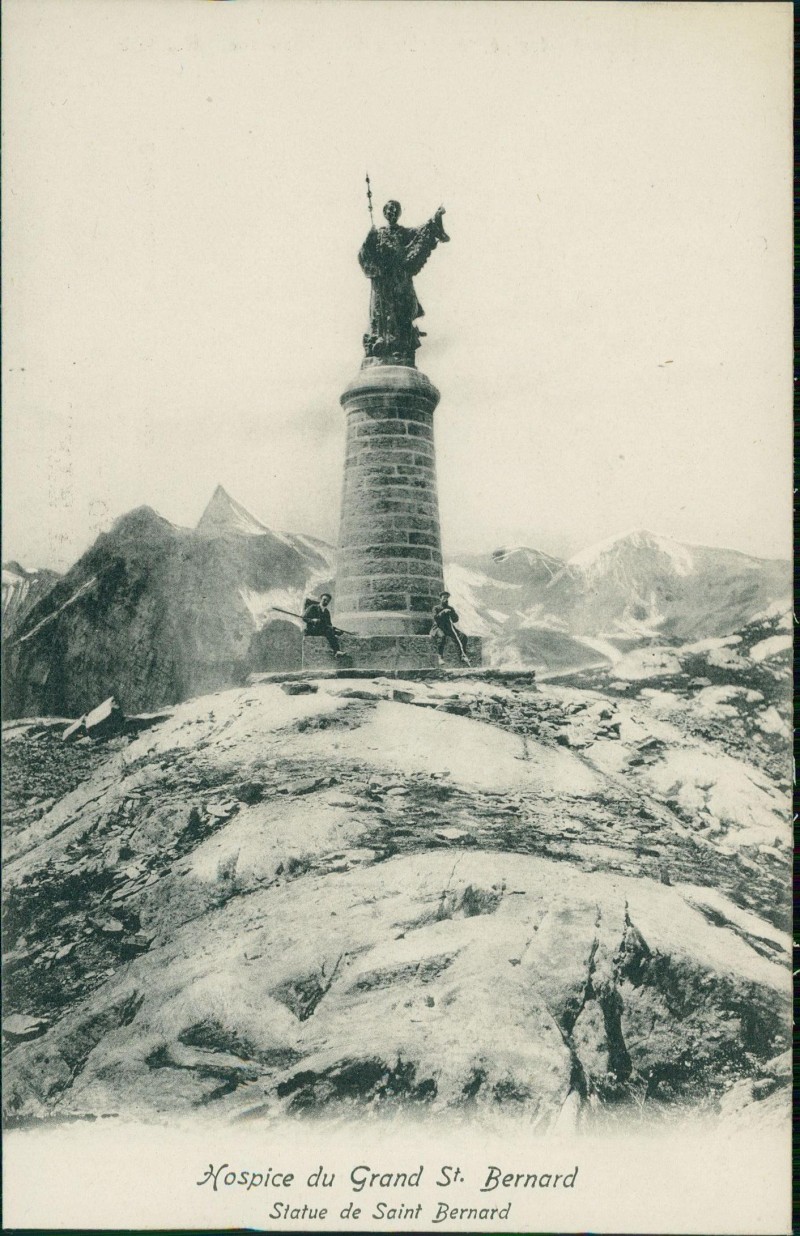 vergrößern: Bildseite historische Ansichtskarte von 1912: Hospice - Statue de Saint Bernard, Wanderer:: Grand-Saint-Bernard