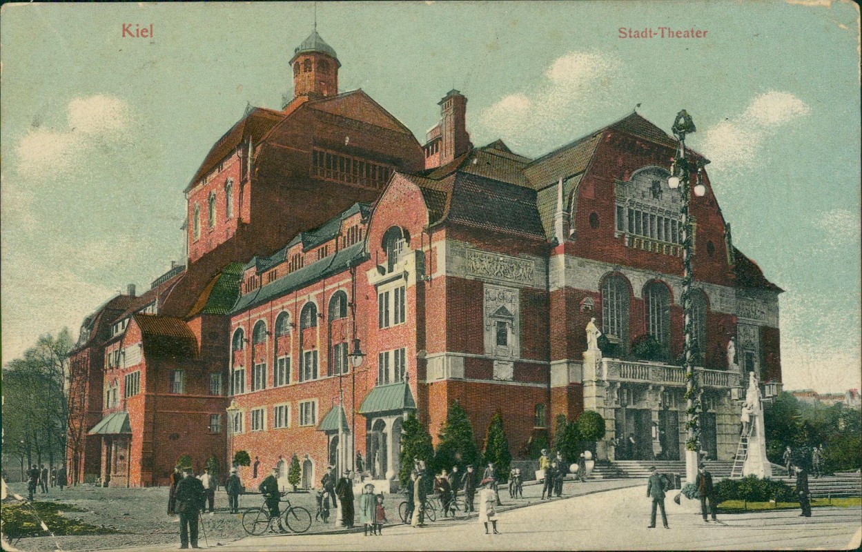vergrößern: Bildseite historische Ansichtskarte von 1909: Straßenszene Stadttheater:: Kiel