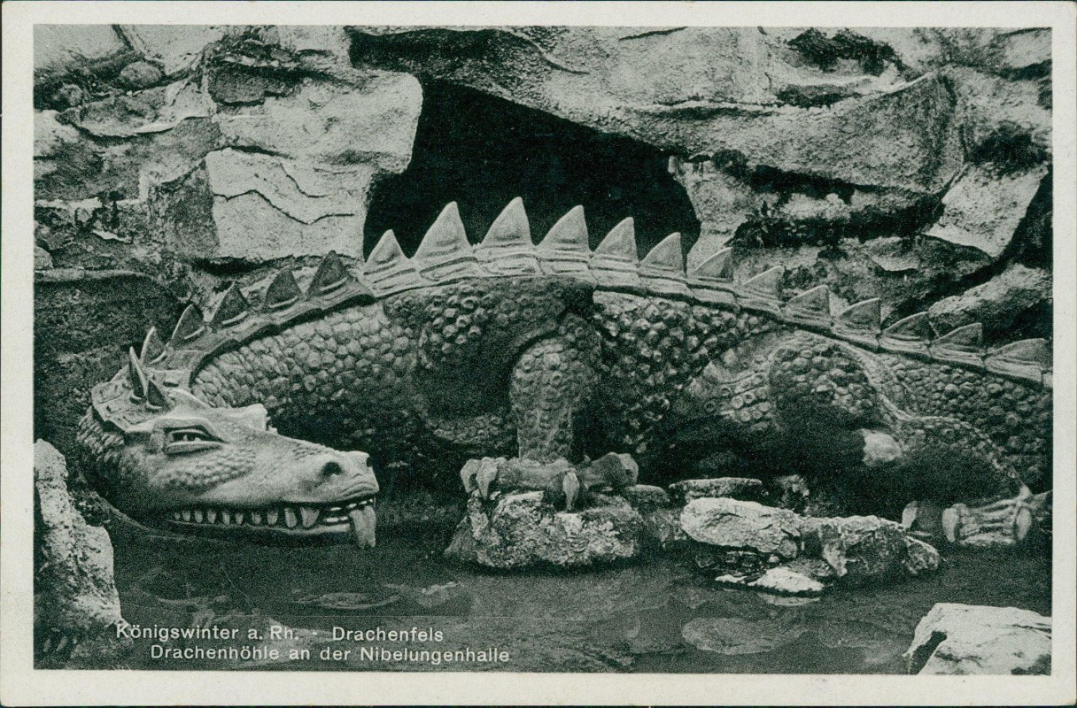 vergrößern: Bildseite historische Ansichtskarte von 1950: Drachenhöhle Drache Niebelungenhalle:: Königswinter