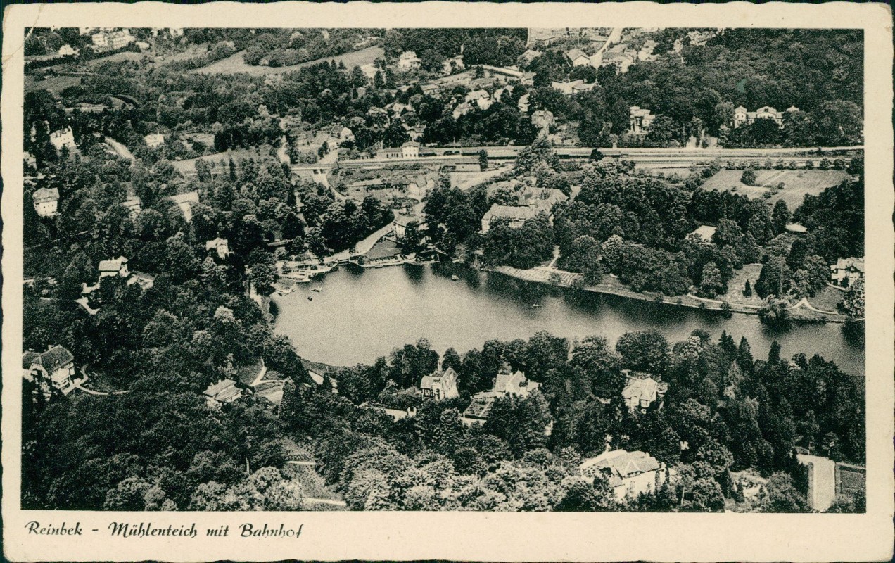 vergrößern: Bildseite historische Ansichtskarte von 1936: Mühlenteich mit Bahnhof Luftbild:: Reinbek