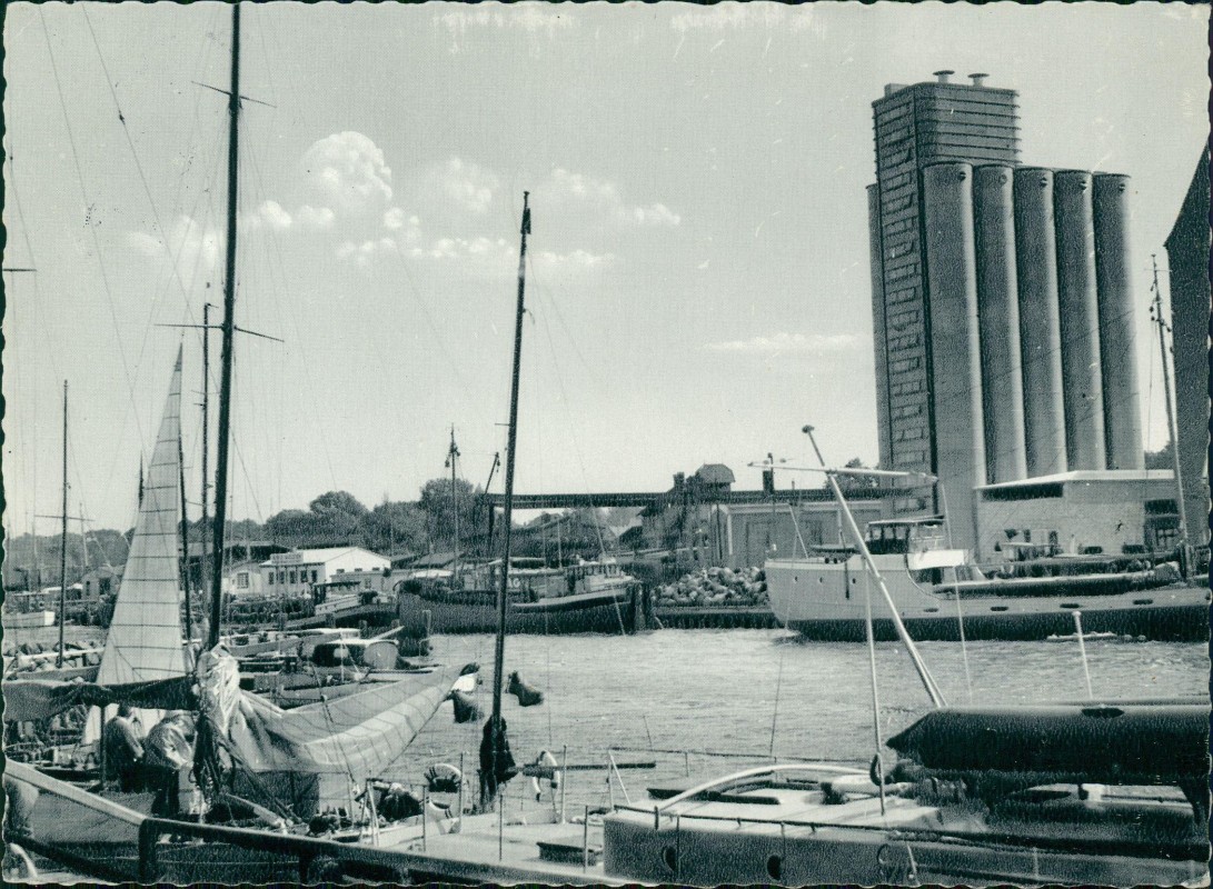 zoom: Image side vintage Postcard from 1965: Hafen mit Silo:: Heiligenhafen