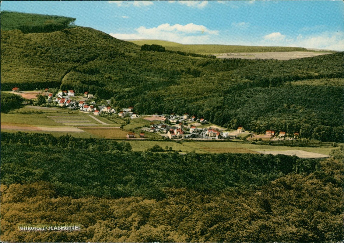 vergrößern: Bildseite historische Ansichtskarte von 1969: Blick auf die Stadt:: Glashütte (Hemeln)