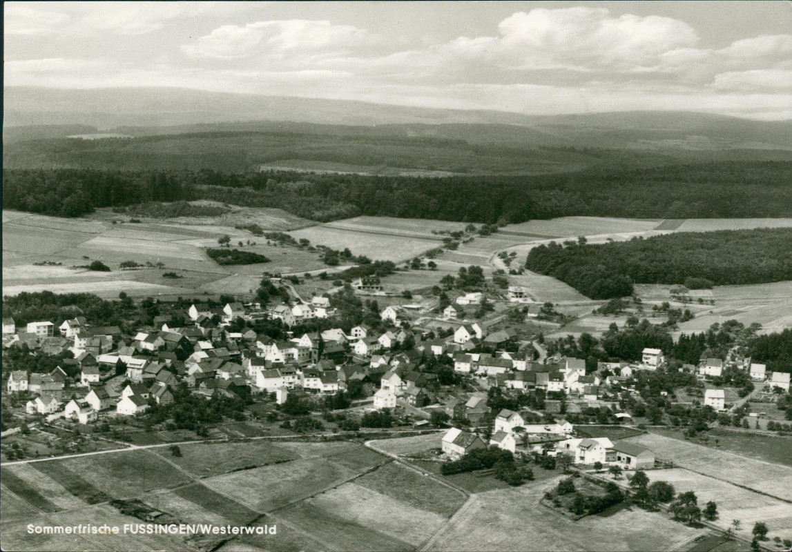 zoom: Image side vintage Postcard from 1965: Luftbild Fliegeraufnahme:: Fussingen-Waldbrunn (Westerwald)
