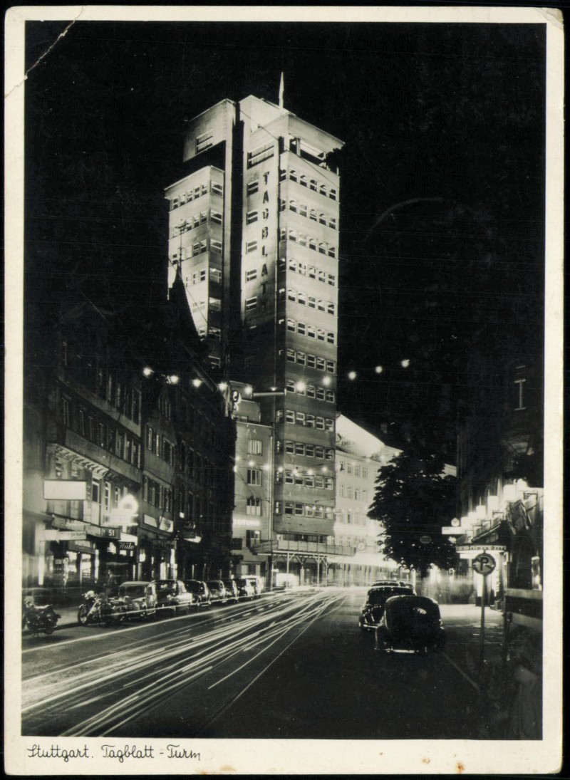 vergrößern: Bildseite historische Ansichtskarte von 1954: Tagblatt-Turmhaus bei Nacht Fotokarte:: Stuttgart