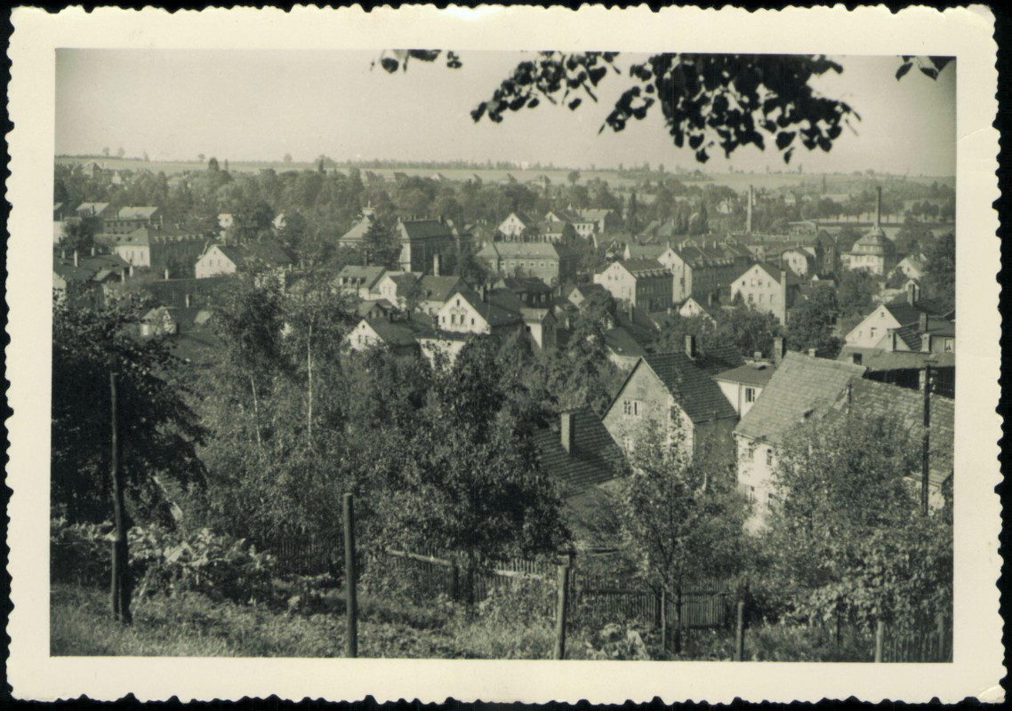 vergrößern: Bildseite historische Ansichtskarte von 1956: Blick auf die Stadt:: Lichtenstein (Sachsen)
